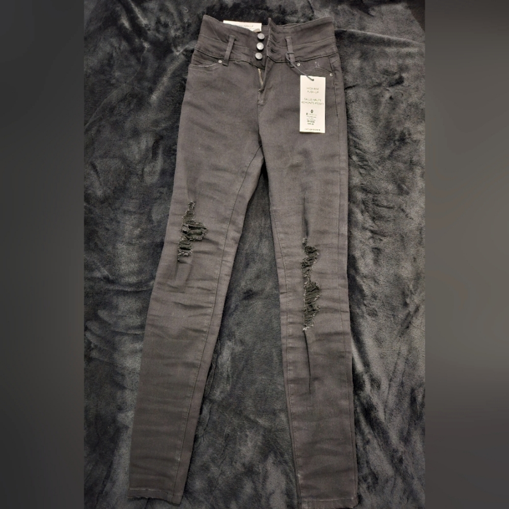 NWT Refuge push-up high rise jeans